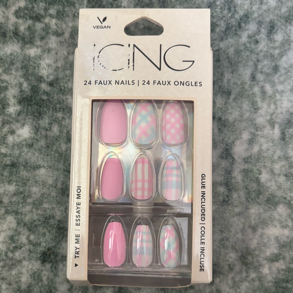 Pastel false nails